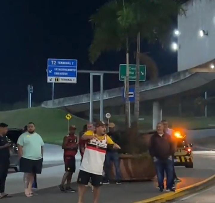 VIXE, SOBROU ATÉ PARA OS RIVAIS! TORCEDOR DO FLAMENGO SE REVOLTA E CRITICA VASCO, FLUMINENSE E BOTAFOGO (COM VÍDEO)